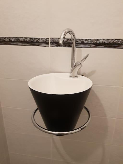 9 Pers 160 M² +Jardin- 10Mn Nantes -30Mn Mer Bouguenais Luaran gambar
