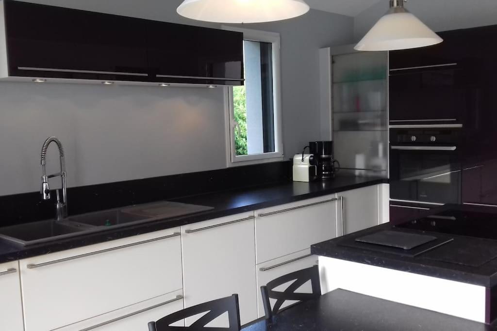 9 Pers 160 M² +Jardin- 10Mn Nantes -30Mn Mer Bouguenais Luaran gambar